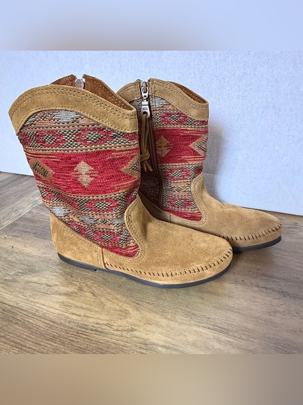 Minnetonka Women’s Baja Boot - Brown Suede Boots with Red Design - Size 6